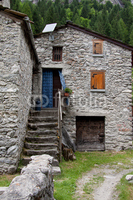 case in pietra in Val di Mello