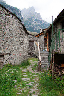 case in pietra in Val di Mello