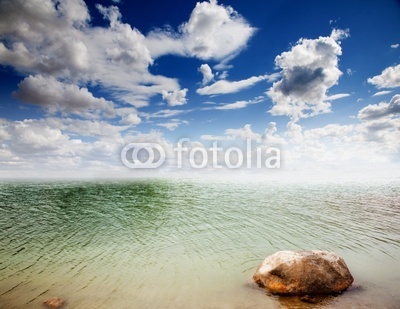 paisaje con agua y cielo