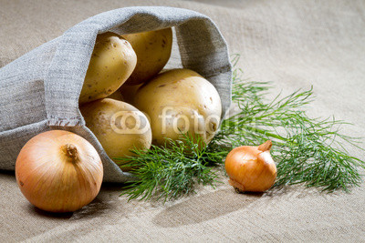 Potatoes and onion with dill